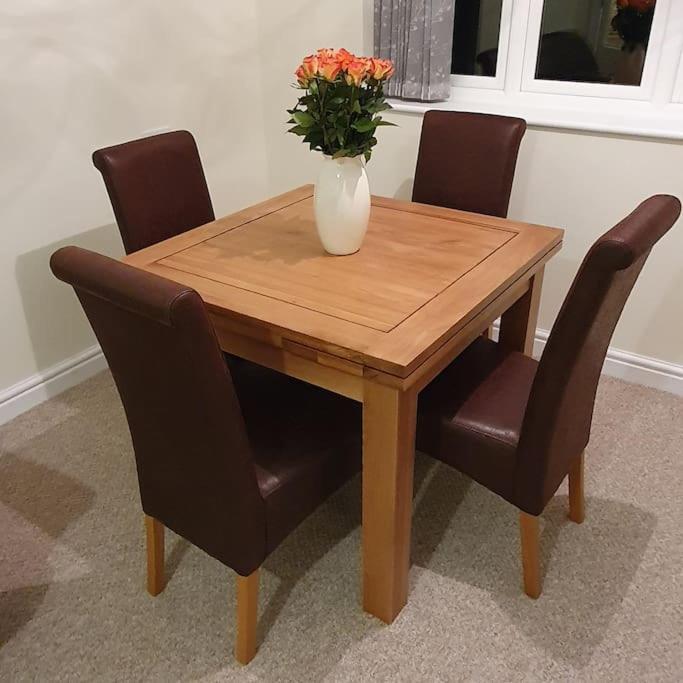 Churstonbnb, Private Flat Within Family Home, Bolton Lostock エクステリア 写真